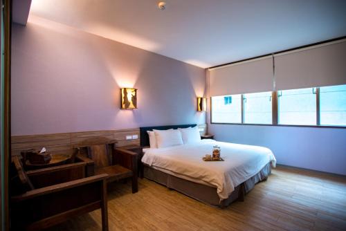Queen Room image 10