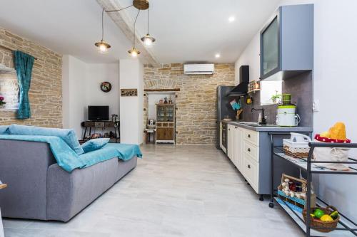 Apartment in Benkovac with a hot tub