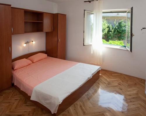 Yacht Beach Apartments - image 13