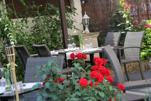 Logis Hôtels Restaurant Les 3 Rois
