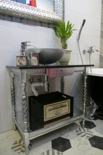Art gallery luxury apartment