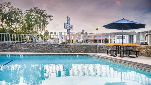 Sea Rock Inn - Long Beach in Long Beach