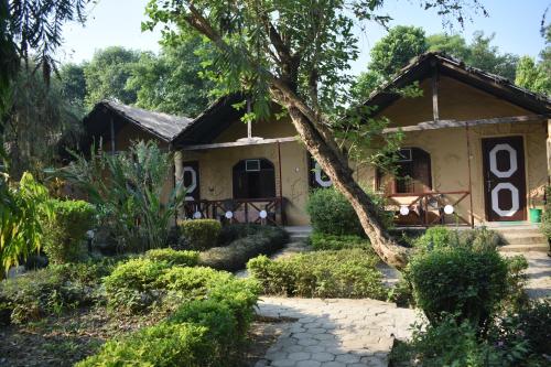 숙소 외관, Bardia Wildlife Resort in 타쿠드와라