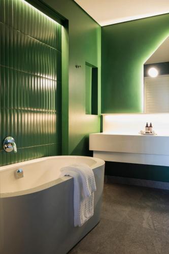 Bathroom, Home Suite Hotels Rosebank in Randburg