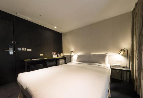 Superior Double Room image 5