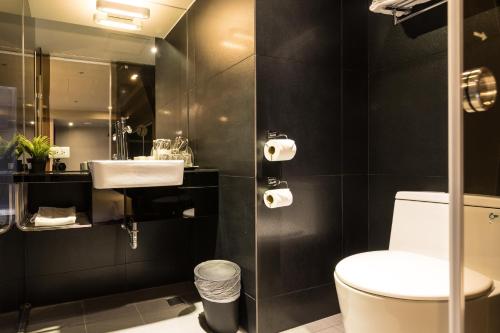 Superior Double Room image 6