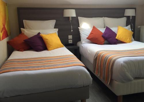 2 twin beds