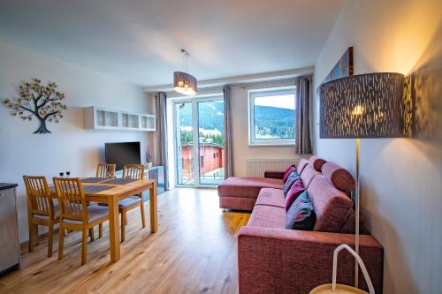 Apartment with Mountain View