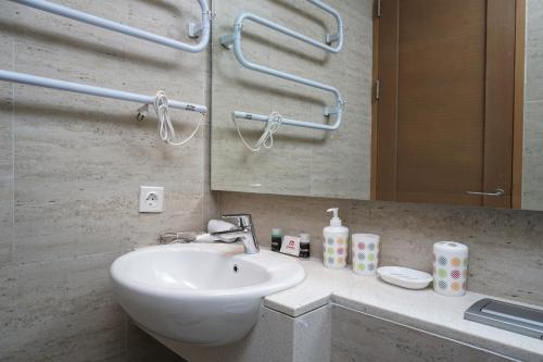 A Hotelcom Luxurious Studio Taman Anggrek Residence