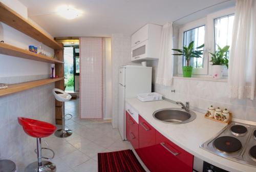 Kamenita Apartment - image 13