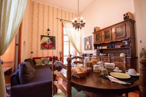Shared lounge/TV area
