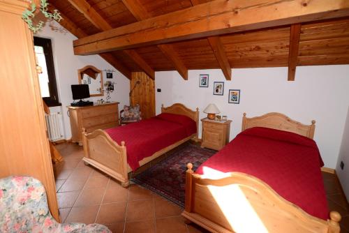 3 twin beds