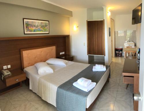 Economy Double or Twin Room with Partial Sea View