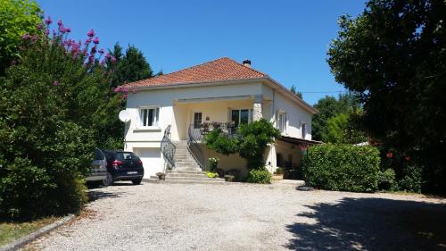 Stunning 4 bed contemporary villa with private pool gîte à louer Boudy-de-Beauregard