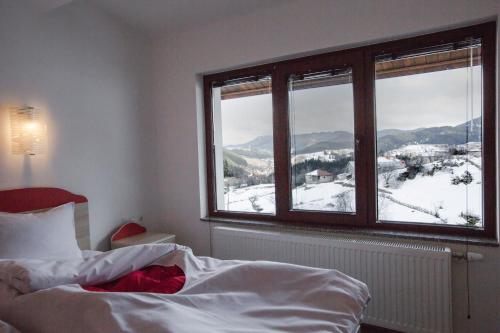 Triple Room with Mountain View