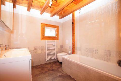 Bathroom, Chalet du Pre near Maison des Artisans