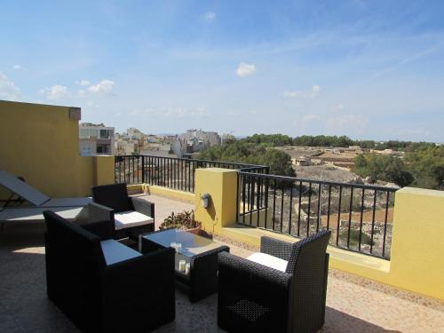 Panoramic Penthouse enjoying sea and country views - image 11