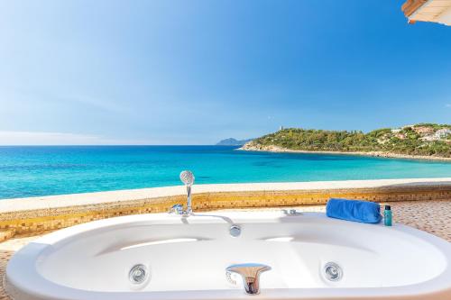 Double or twin room, deluxe, sea view