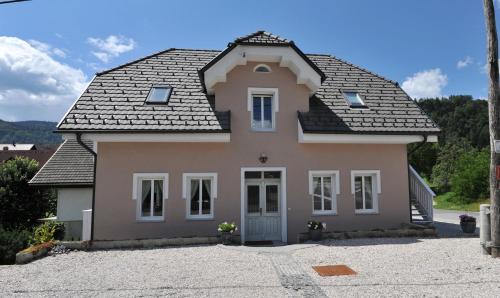 One-Bedroom Apartment (4 Adults)