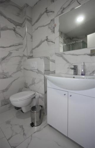 Modern Spacious One Bedroom Apartment Rafailovici