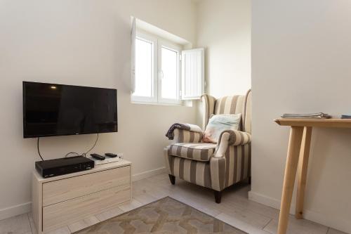 Apartment Martim Moniz - Tram 28 - main image