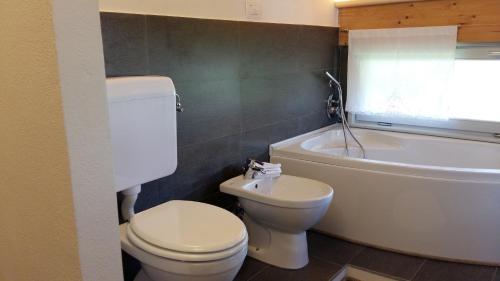 Bathroom, A casa di Sophi Lago Maggiore Private outdoor Sauna in Angera