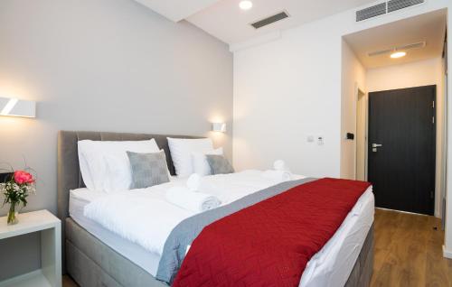 Sky & Sun Luxury Rooms with private parking in the garage, Zadar (photo 4)