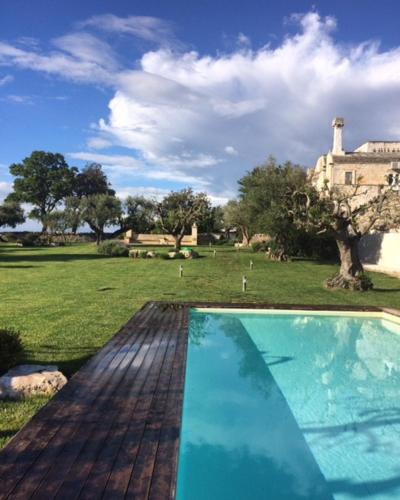 a grassy area with a pool of water, Masseria Sant'Elia in Martina Franca
