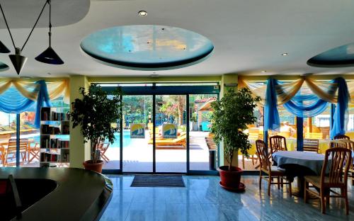 ล็อบบี้, โรงแรมโบรา โบร่า (Bora Bora Hotel) in เนสเซบา