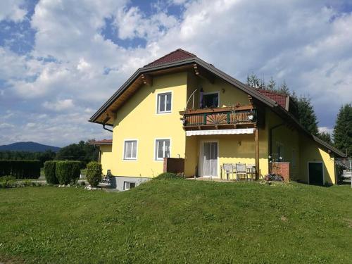 Ein schöner Panorama Blick in Augsdorf, Österreich