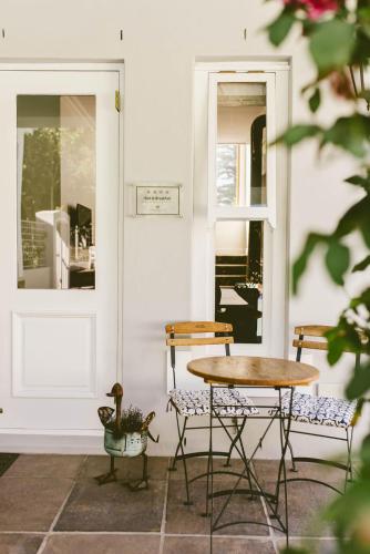 The Victorian Goose – Cape Town, TX