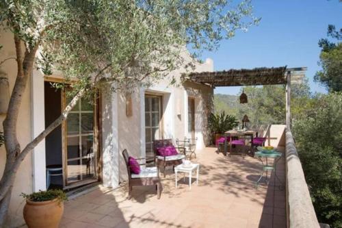 Villa with Garden View