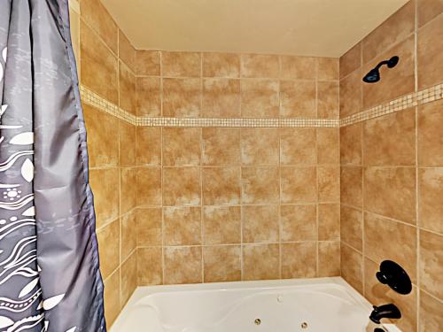 New Listing! Mountain Haven On Ski Shuttle Route Townhouse - image 7