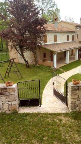  Rural Istrian Villa Katarina on relaxing location, Pension in Martinski
