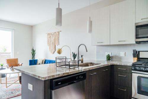 Stylish 2BR in Oakbrook with Free Parking OAK1 - image 7