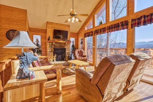 Black Bear Lookout 2 Bedrooms Hot Tub Fireplace WiFi Grill Sleeps 6 - image 2