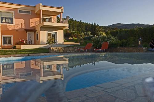 Зовнішній вигляд готелю, BRINA'S LUXURY APARTMENTS in Аджія Апостолі