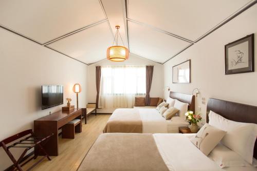 Dali Yanyuan Mountain Retreat in Dali