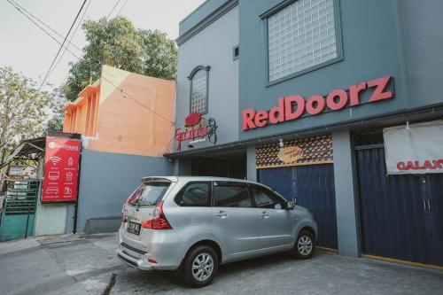 RedDoorz near RSUD Koja