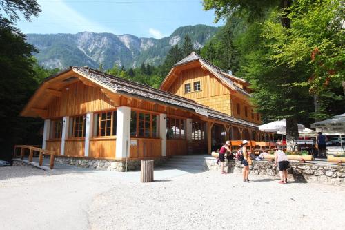 Planinski dom Savica
