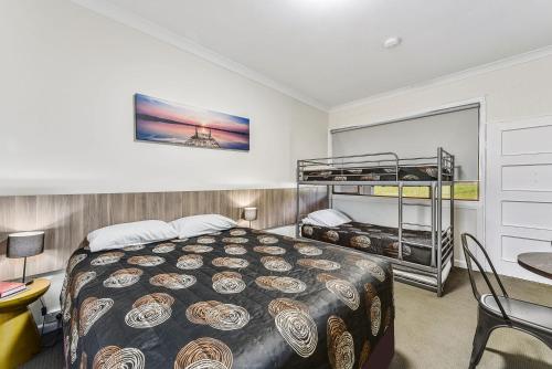 1 queen bed, 1 bunk bed, 1 futon bed
