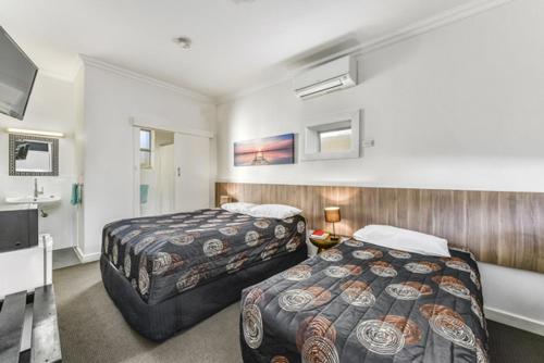 Rest Motels Stop at Rest Motels to discover the wonders of Naracoorte. The property offers a high standard of service and amenities to suit the individual needs of all travelers. Service-minded staff will welcome