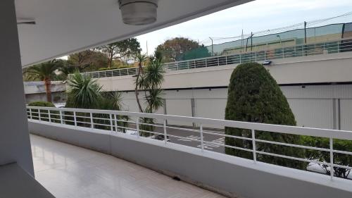 Studio Apartment between Nice and Cannes - Marina baie des Anges - Beach restaurants shops - tea/coffee/sugar/bed linen and towels - image 9