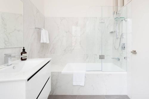 STUNNING SYDNEY HOME 1 - image 12