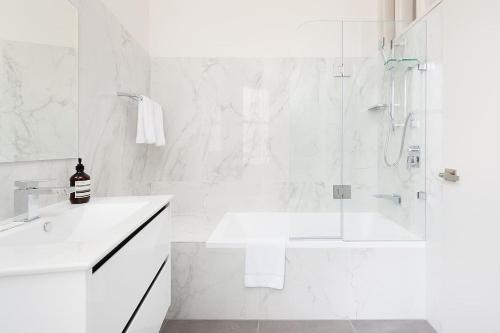 STUNNING SYDNEY HOME 6 - image 3