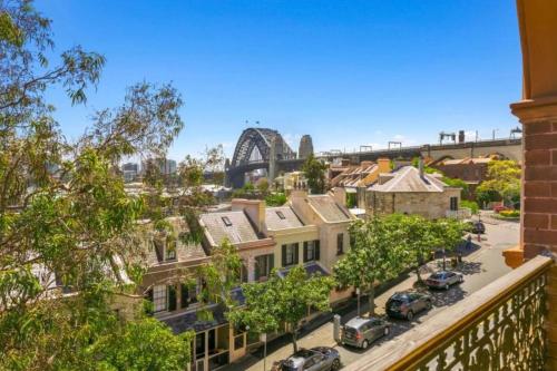STUNNING SYDNEY HOME 4 - image 5