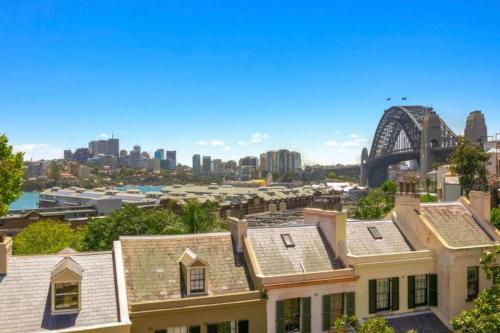 STUNNING SYDNEY HOME 8 - image 6