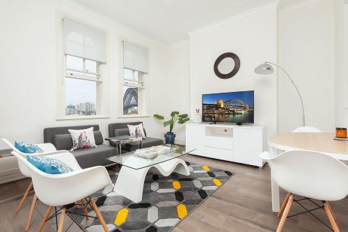 STUNNING SYDNEY HOME 9 - image 3