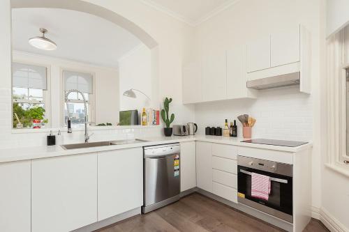 STUNNING SYDNEY HOME 9 - image 4