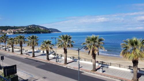 1 queen bed, 1 sofa bed